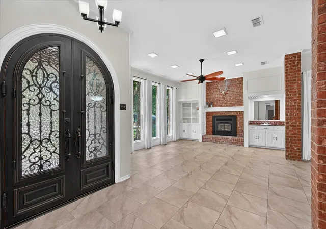 Photo 3 of Single family home for sale at 220 Priscilla Cir, Mc Kinney, TX 75071 | MLS# 21323151 | Listing updated on 2026-09-13