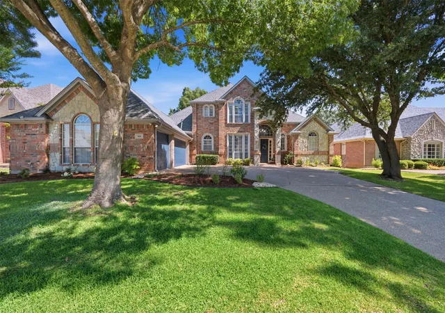 Photo 1 of Single family home for sale at 869 Thomas Crossing Dr, Burleson, TX 76028 | MLS# 21325343 | Listing updated on 2026-09-14