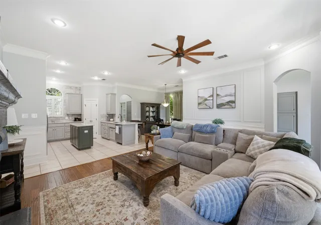 Photo 3 of Single family home for sale at 869 Thomas Crossing Dr, Burleson, TX 76028 | MLS# 21325343 | Listing updated on 2026-09-14