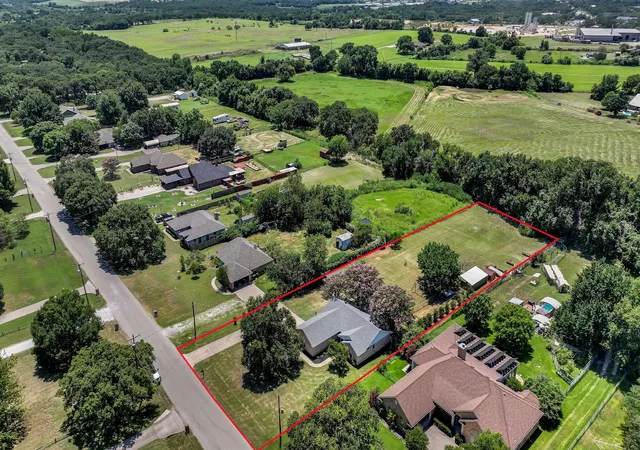 Photo 1 of Sale Pending at 118 Sanchez Creek Ct, Weatherford, TX 76088 | MLS# 21325870 | Listing updated on 2026-10-06