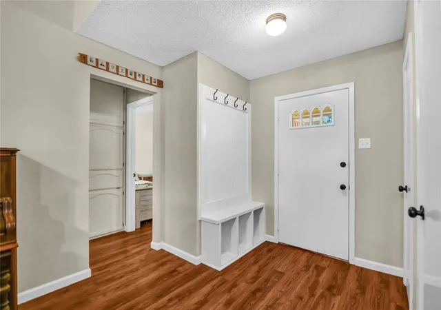Photo 3 of Sale Pending at 118 Sanchez Creek Ct, Weatherford, TX 76088 | MLS# 21325870 | Listing updated on 2026-10-06