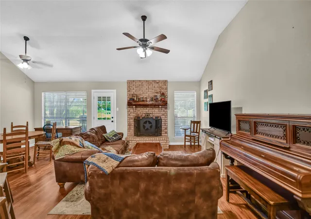 Photo 4 of Sale Pending at 118 Sanchez Creek Ct, Weatherford, TX 76088 | MLS# 21325870 | Listing updated on 2026-10-06