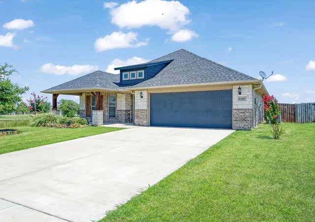 Photo 1 of Single family home for sale at 1105 Del Mar Dr, Sherman, TX 75092 | MLS# 21323477 | Listing updated on 2026-09-14