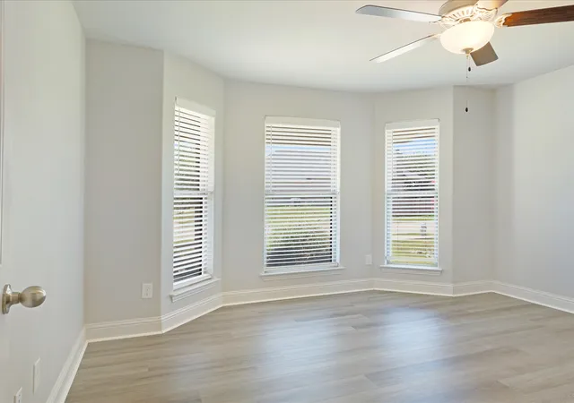 Photo 3 of Single family home for sale at 1105 Del Mar Dr, Sherman, TX 75092 | MLS# 21323477 | Listing updated on 2026-09-14