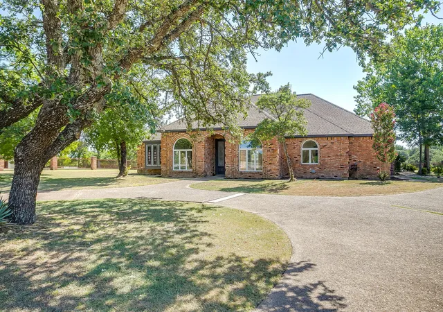 Photo 3 of Single family home for sale at 2625 Clear Lake Rd, Weatherford, TX 76087 | MLS# 21326296 | Listing updated on 2026-09-12