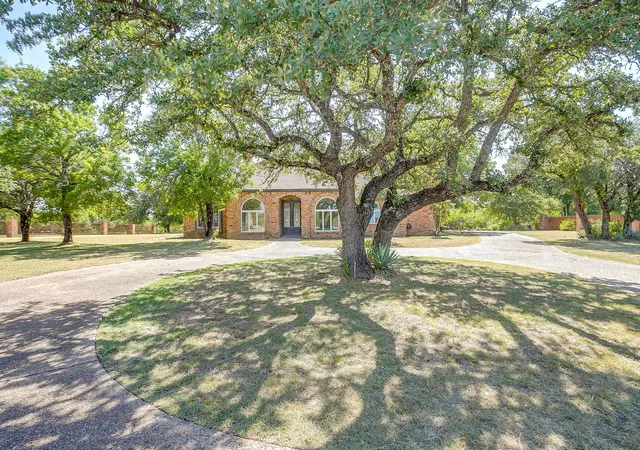 Photo 3 of Single family home for sale at 2625 Clear Lake Rd, Weatherford, TX 76087 | MLS# 21326296 | Listing updated on 2026-09-12