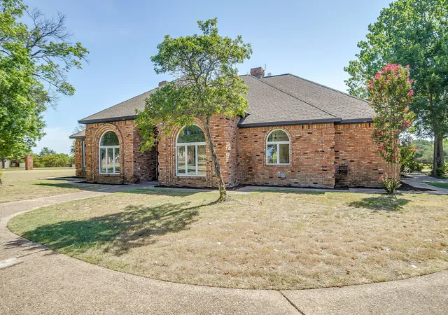 Photo 4 of Single family home for sale at 2625 Clear Lake Rd, Weatherford, TX 76087 | MLS# 21326296 | Listing updated on 2026-09-12