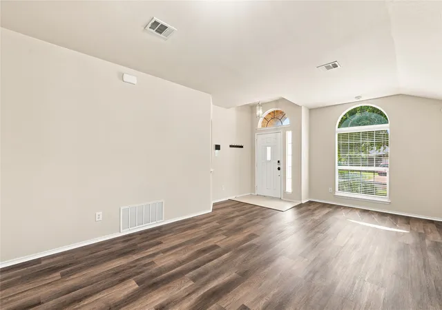 Photo 3 of Single family home for sale at 6541 Serena Ln, Woodway, TX 76712 | MLS# 21325855 | Listing updated on 2026-09-10