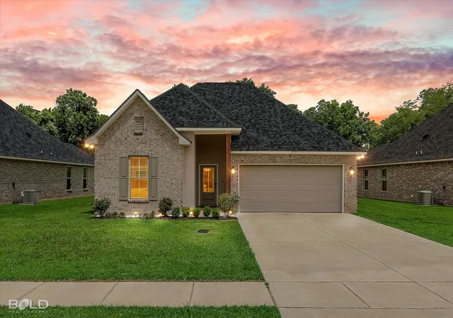 Photo 1 of Single family home for sale at 239 Saint Edmunds Wy, Bossier City, LA 71111 | MLS# 21323517 | Listing updated on 2026-09-12