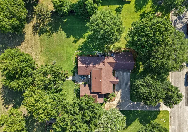 Photo 2 of Sale Pending at 716 Meadow Dr, Corsicana, TX 75110 | MLS# 21326180 | Listing updated on 2026-09-14
