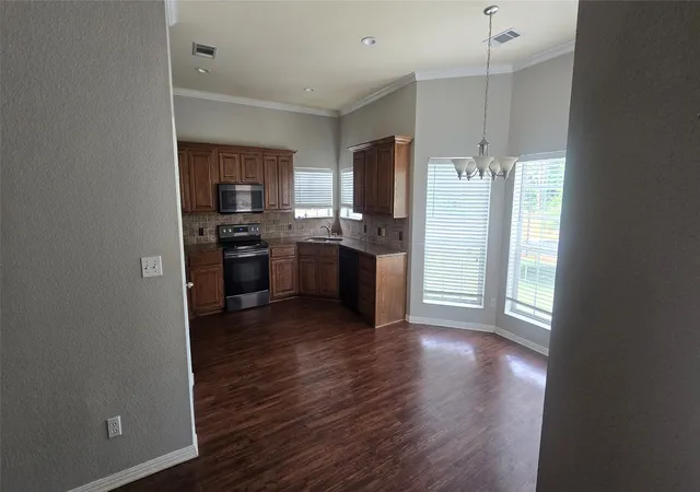 Photo 3 of Single family home for sale at 436 W Wall St, Hewitt, TX 76643 | MLS# 21326103 | Listing updated on 2026-09-14