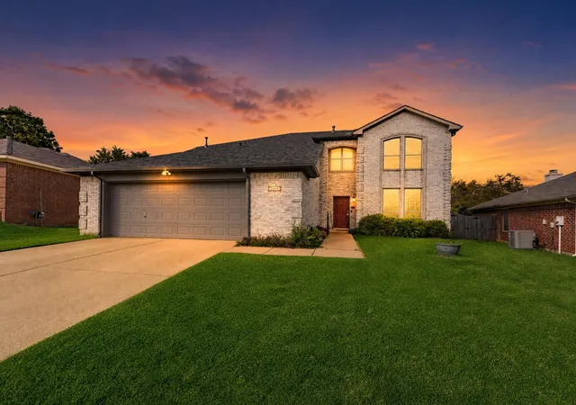 Photo 1 of Single family home for sale at 5004 Vaquero Dr, Arlington, TX 76017 | MLS# 21326714 | Listing updated on 2026-09-11