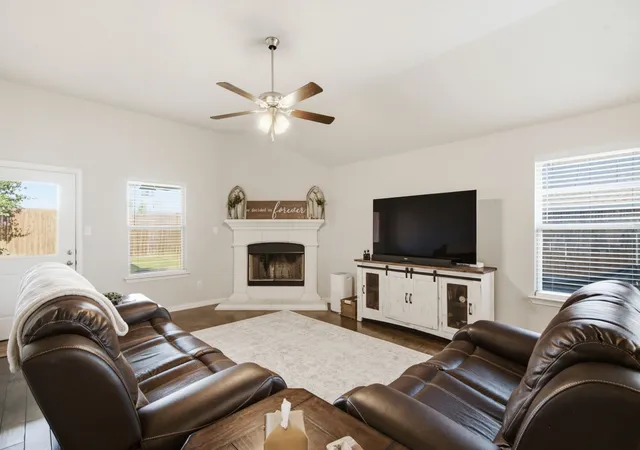 Photo 2 of Sale Pending at 531 Hidden Springs Trl, Azle, TX 76020 | MLS# 21326766 | Listing updated on 2026-10-01