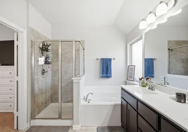 Photo 4 of Sale Pending at 531 Hidden Springs Trl, Azle, TX 76020 | MLS# 21326766 | Listing updated on 2026-10-01