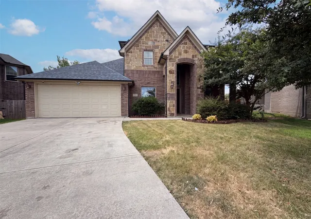 Photo 1 of Single family home for sale at 400 Blue Star Ct, Burleson, TX 76028 | MLS# 21326762 | Listing updated on 2026-10-05