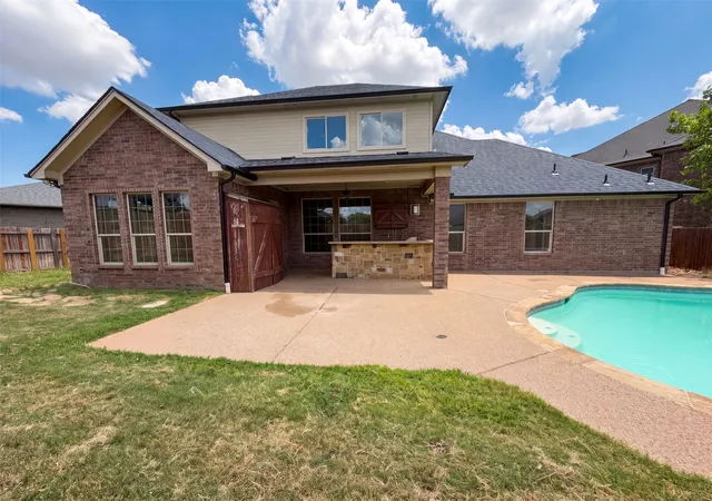 Photo 4 of Single family home for sale at 400 Blue Star Ct, Burleson, TX 76028 | MLS# 21326762 | Listing updated on 2026-10-05