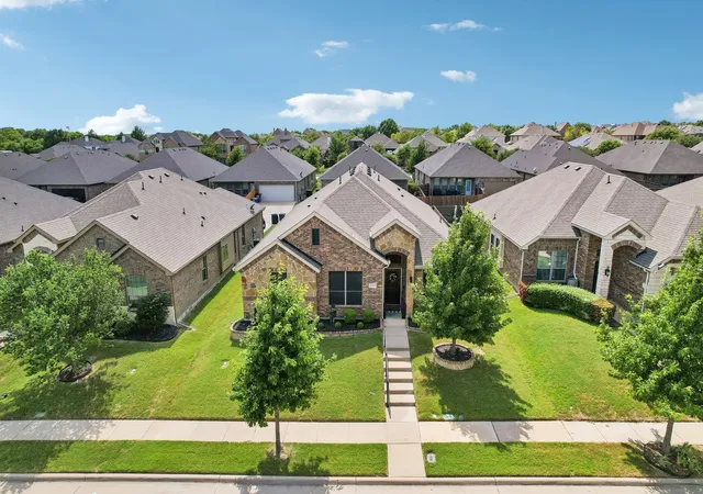 Photo 1 of Single family home for sale at 113 Cool Meadows Ln, Red Oak, TX 75154 | MLS# 21325120 | Listing updated on 2026-10-02