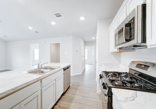 Photo 3 of Sale Pending at 351 Hudson Ln, Milford, TX 76670 | MLS# 21326921 | Listing updated on 2026-09-09