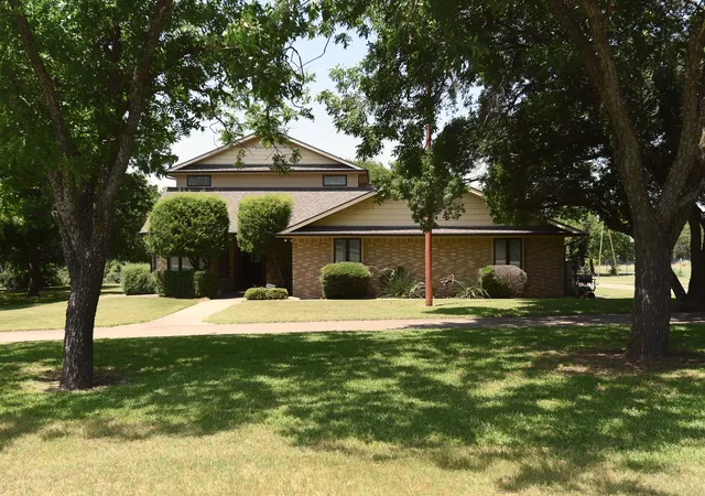 Photo 3 of Single family home for sale at 1027 Sherman Dr, Cedar Hill, TX 75104 | MLS# 21326720 | Listing updated on 2026-10-01