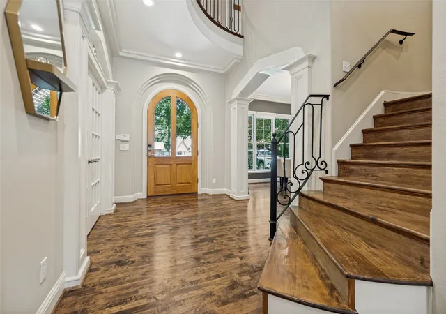 Photo 4 of Single family home for sale at 6122 Bryan Pkwy, Dallas, TX 75206 | MLS# 21326610 | Listing updated on 2026-09-12