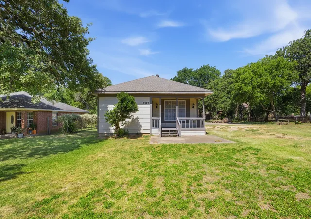 Photo 1 of Single family home for sale at 3029 Pueblo Trl, Fort Worth, TX 76135 | MLS# 21326069 | Listing updated on 2026-10-01