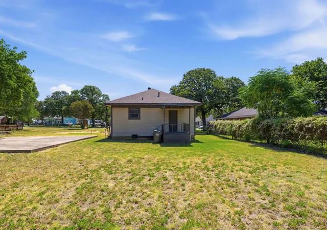 Photo 3 of Single family home for sale at 3029 Pueblo Trl, Fort Worth, TX 76135 | MLS# 21326069 | Listing updated on 2026-10-01