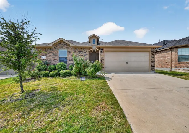 Photo 1 of Single family home for sale at 9745 Mint Hill Dr, Fort Worth, TX 76108 | MLS# 21323774 | Listing updated on 2026-10-20
