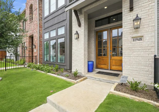 Photo 2 of Townhouse for sale at 11948 Dahlia Bay Dr, Frisco, TX 75033 | MLS# 21325619 | Listing updated on 2026-09-12