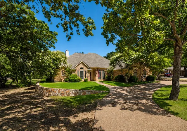Photo 2 of Single family home for sale at 222 Hart Ct, Runaway Bay, TX 76426 | MLS# 21323407 | Listing updated on 2026-09-10