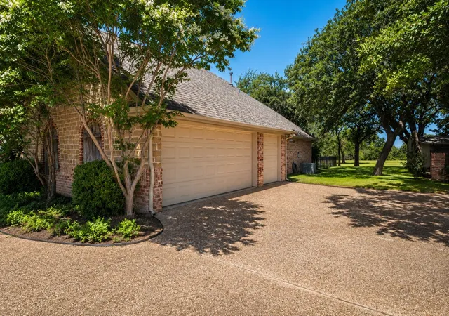 Photo 3 of Single family home for sale at 222 Hart Ct, Runaway Bay, TX 76426 | MLS# 21323407 | Listing updated on 2026-09-10