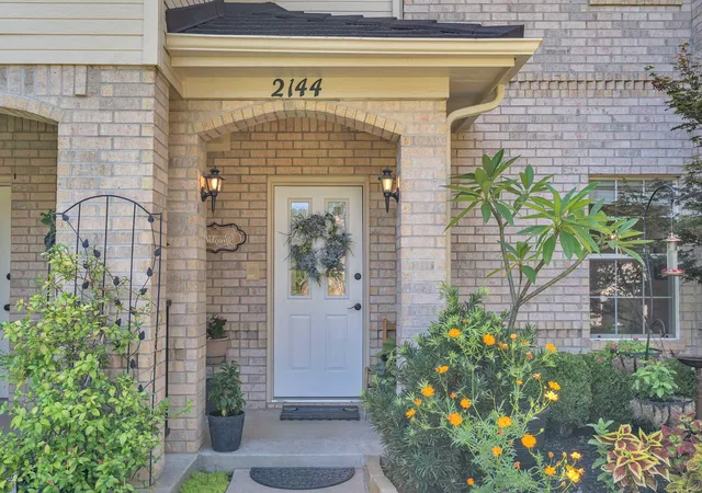 Photo 4 of Sale Pending at 2144 Lakeforest Dr, Weatherford, TX 76087 | MLS# 21327067 | Listing updated on 2026-10-06