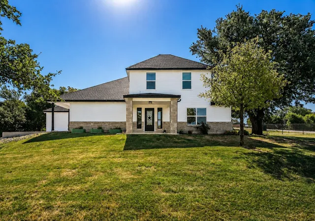 Photo 3 of Single family home for sale at 117 Rock Salt Dr, Springtown, TX 76082 | MLS# 21324298 | Listing updated on 2026-07-28