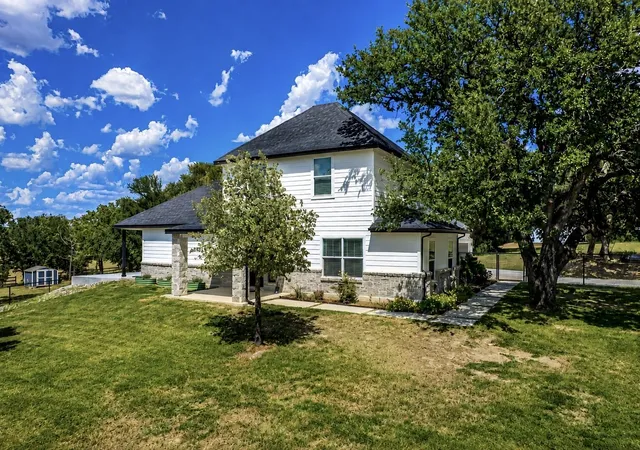 Photo 4 of Single family home for sale at 117 Rock Salt Dr, Springtown, TX 76082 | MLS# 21324298 | Listing updated on 2026-07-28