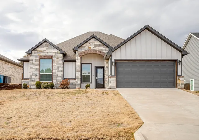 Photo 2 of Sale Pending at 2708 San Gabriel Dr, Granbury, TX 76048 | MLS# 21327134 | Listing updated on 2026-09-08