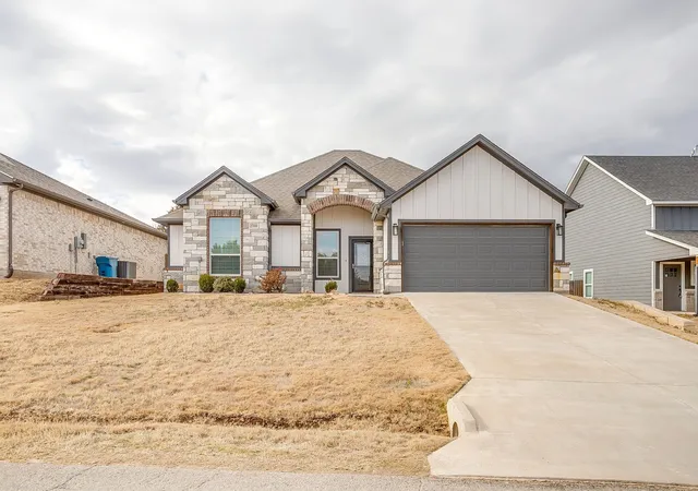 Photo 3 of Sale Pending at 2708 San Gabriel Dr, Granbury, TX 76048 | MLS# 21327134 | Listing updated on 2026-09-08
