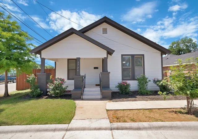 Photo 1 of Single family home for sale at 2724 E 12th St, Fort Worth, TX 76111 | MLS# 21327047 | Listing updated on 2026-09-14