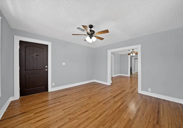 Photo 4 of Single family home for sale at 2724 E 12Th St, Fort Worth, TX 76111 | MLS# 21327047 | Listing updated on 2026-09-14