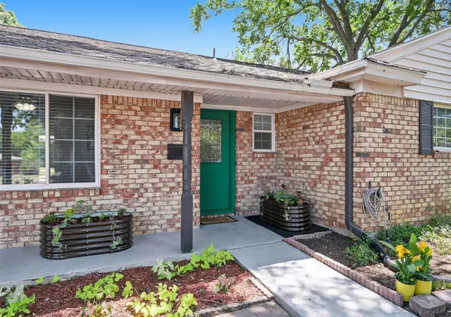 Photo 2 of Single family home for sale at 5629 Wharton Dr, Fort Worth, TX 76133 | MLS# 21325463 | Listing updated on 2026-09-12