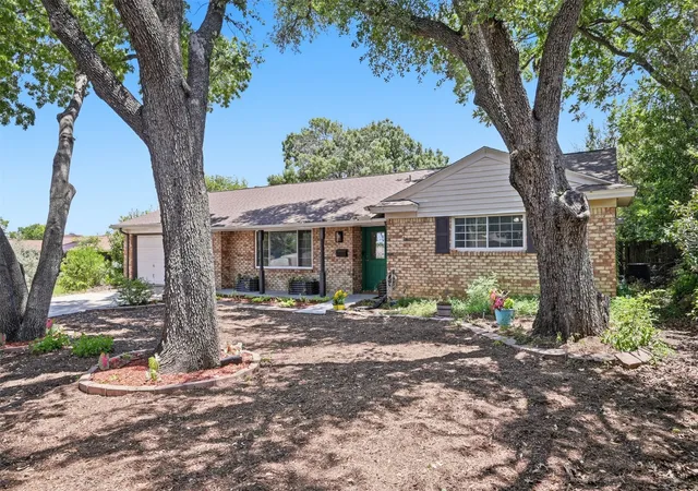 Photo 3 of Single family home for sale at 5629 Wharton Dr, Fort Worth, TX 76133 | MLS# 21325463 | Listing updated on 2026-09-12