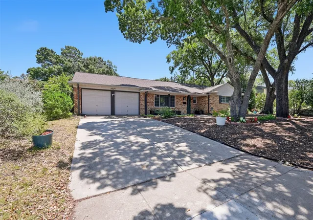 Photo 3 of Sale Pending at 5629 Wharton Dr, Fort Worth, TX 76133 | MLS# 21325463 | Listing updated on 2026-09-30