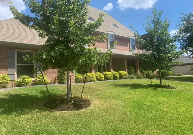Photo 2 of Single family home for sale at 1103 Findlay Dr, Arlington, TX 76012 | MLS# 21327269 | Listing updated on 2026-10-05
