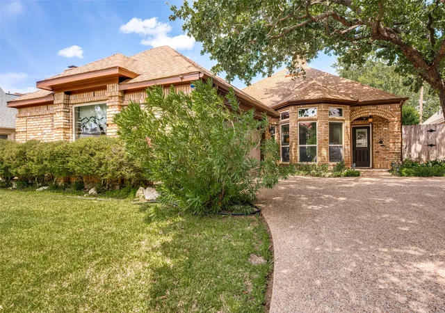 Single family home for sale at 608 Crest Ridge Dr, Irving, TX 75061 | MLS# 21327274