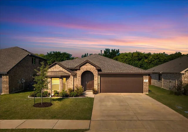 Photo 2 of Single family home for sale at 317 Rock Sparrow Ln, Alvarado, TX 76009 | MLS# 21315766 | Listing updated on 2026-10-03