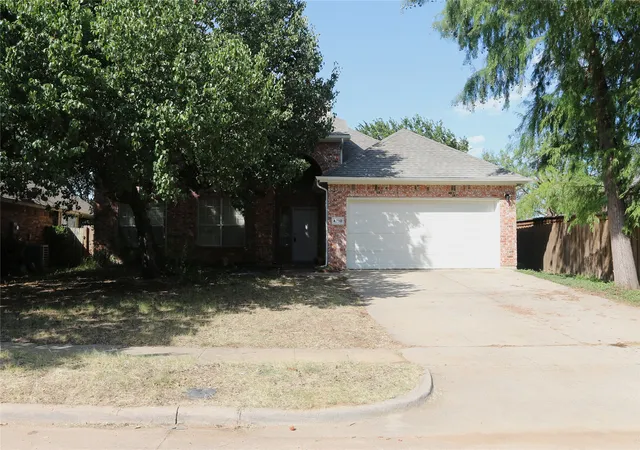Photo 1 of Sale Pending at 4710 Lincolnshire Dr, Grand Prairie, TX 75052 | MLS# 21327286 | Listing updated on 2026-07-30