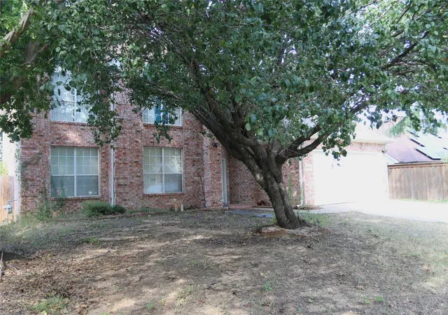 Photo 3 of Sale Pending at 4710 Lincolnshire Dr, Grand Prairie, TX 75052 | MLS# 21327286 | Listing updated on 2026-07-30