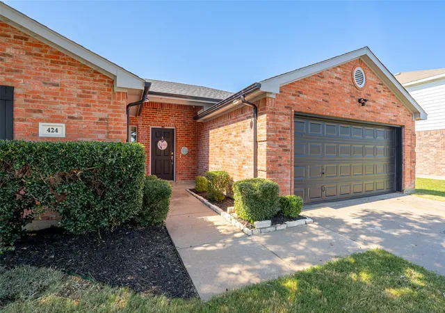 Photo 2 of Single family home for sale at 424 Ne Murphy Rd, Burleson, TX 76028 | MLS# 21313818 | Listing updated on 2026-09-10