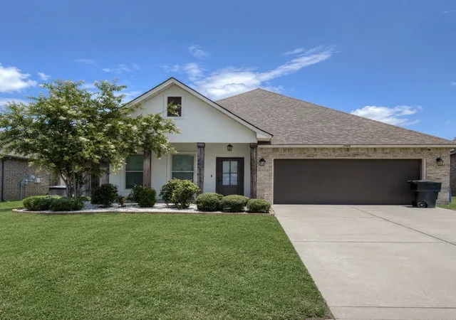 Photo 1 of Single family home for sale at 1544 Riverview Ln, Shreveport, LA 71104 | MLS# 21315867 | Listing updated on 2026-09-09
