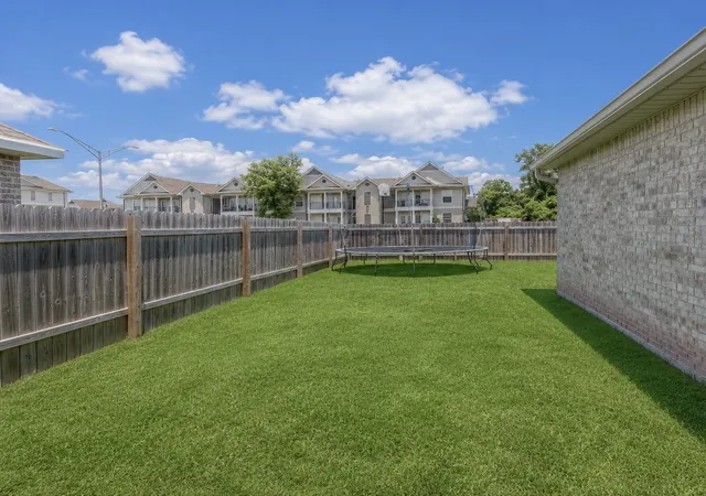 Photo 2 of Single family home for sale at 1544 Riverview Ln, Shreveport, LA 71104 | MLS# 21315867 | Listing updated on 2026-09-09