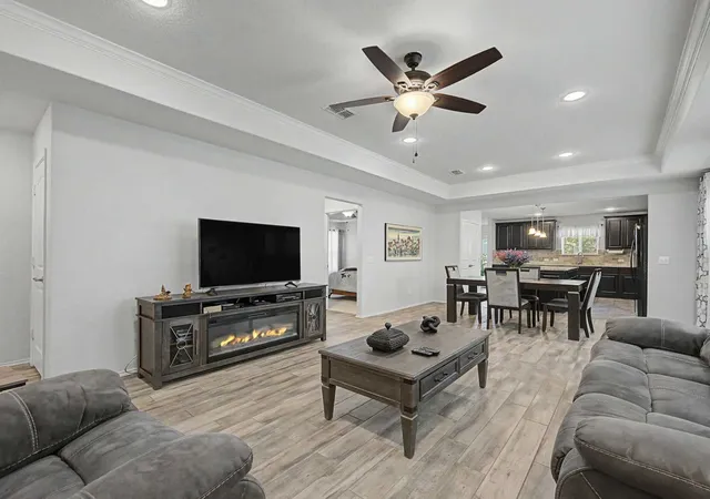Photo 2 of Single family home for sale at 6993 Hickory Creek Dr, Frisco, TX 75036 | MLS# 21295585 | Listing updated on 2026-09-12