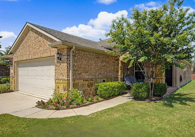 Photo 3 of Single family home for sale at 6993 Hickory Creek Dr, Frisco, TX 75036 | MLS# 21295585 | Listing updated on 2026-09-12